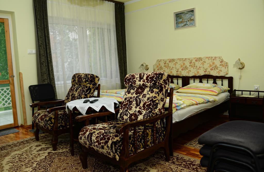 Stop Apartment Bük Δωμάτιο φωτογραφία