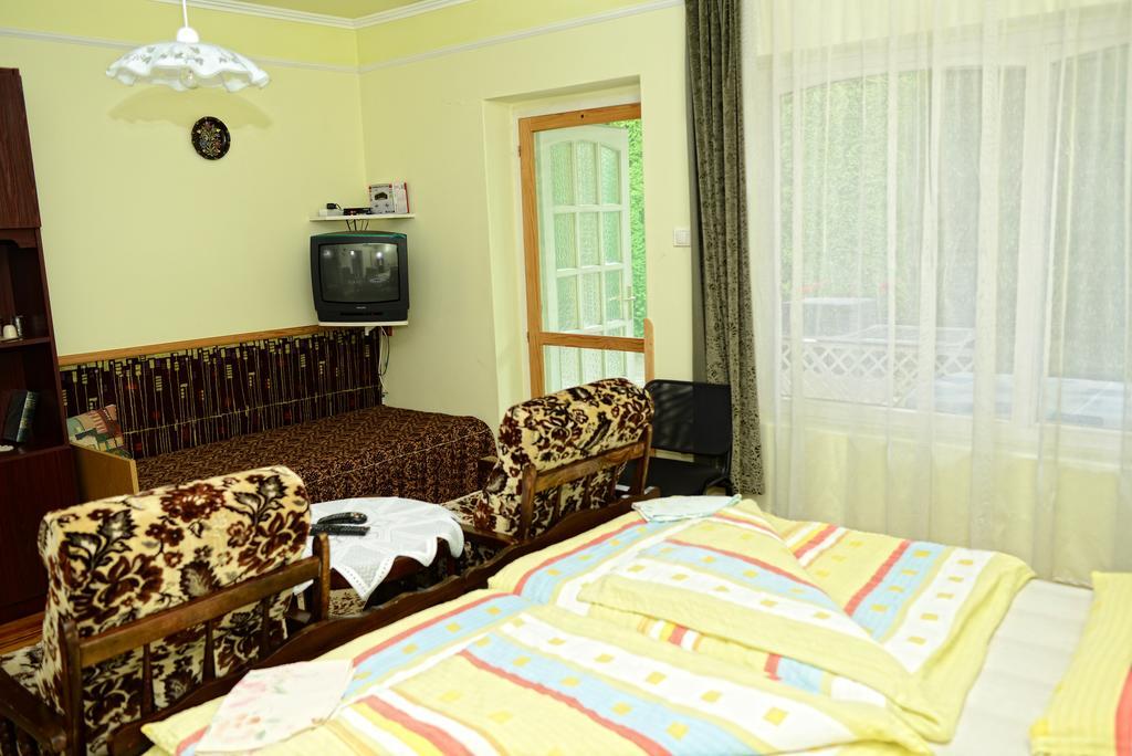 Stop Apartment Bük Δωμάτιο φωτογραφία