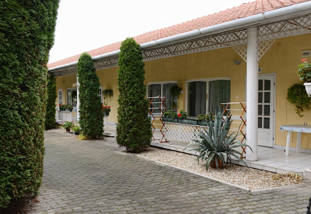 Stop Apartment Bük Δωμάτιο φωτογραφία