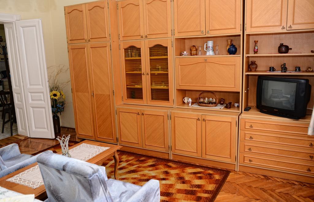 Stop Apartment Bük Δωμάτιο φωτογραφία