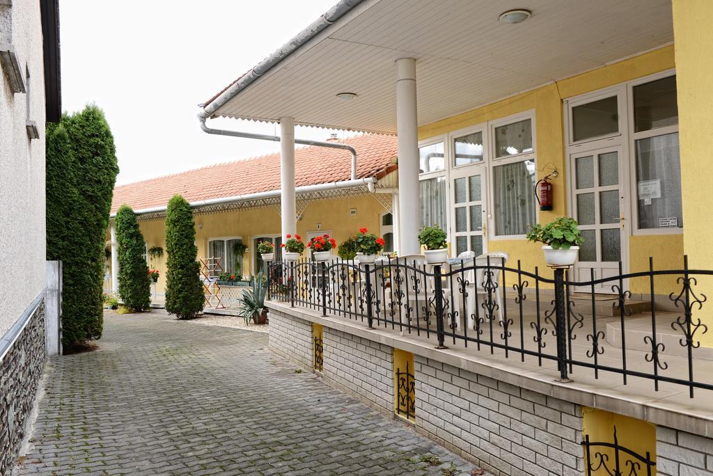 Stop Apartment Bük Δωμάτιο φωτογραφία